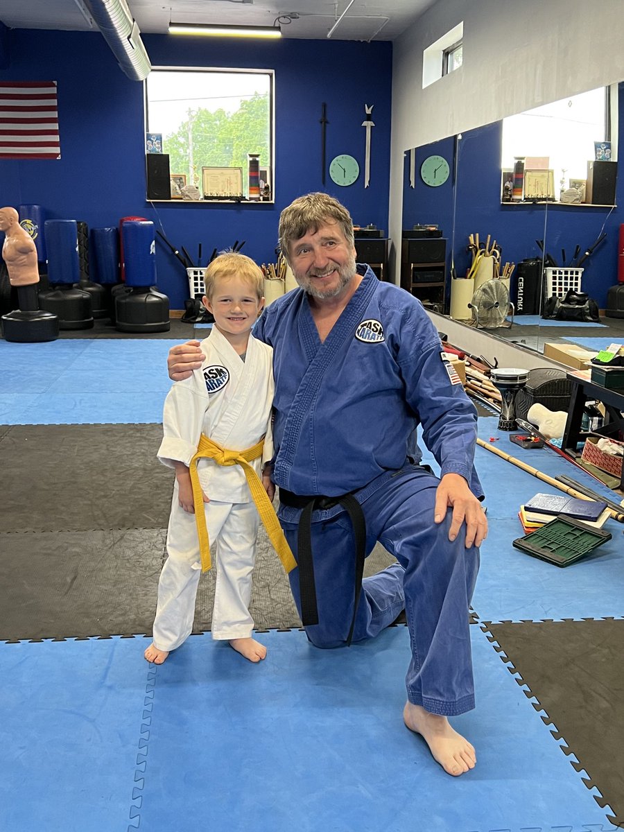 KarateTask's tweet image. New gold belt! Oliver!