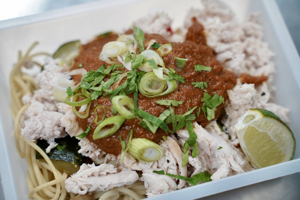 FreshPrepare's tweet image. Peanut Chicken with Noodles🥢

#eatclean #cleaneating #nutrition #mealplan #healthyeating #healthyfood #protein #weightloss #foodporn #realfood #mealprepping #fitfood #northeast #nefoodies #ne1 #fitness #healthy #lifestyle #motivation #mealprep #glutenfree #foodie #newcastle