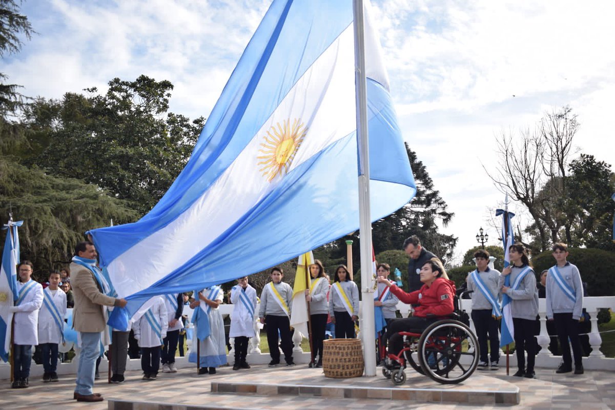 PioDrovetta's tweet photo. 🇦🇷 SIMPLEMENTE GRACIAS🇦🇷
Cientos de imágenes que emocionan, traen recuerdos, incluyen, pero sobre todo proyectan futuro.
Sigamos trabajando, entre todos, para forjar una mejor Nación.
Gracias!
#SRDN❤️ #MilugarTulugar
#Serodino #Iriondo https://t.co/rnSoIfHB6q