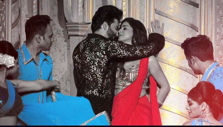 DPL_Humaira's tweet photo. 100 ayegi 100 jayegi but #DheeShra hamesha dil mai reh jayegi😌😍😭
"Ye chemistry upar bante hai yeha nehi bante"🔥🔥
.
#PreeRan #DheerajDhoopar #ShraddhaArya #KundaliBhagya https://t.co/iosX7oe5TL