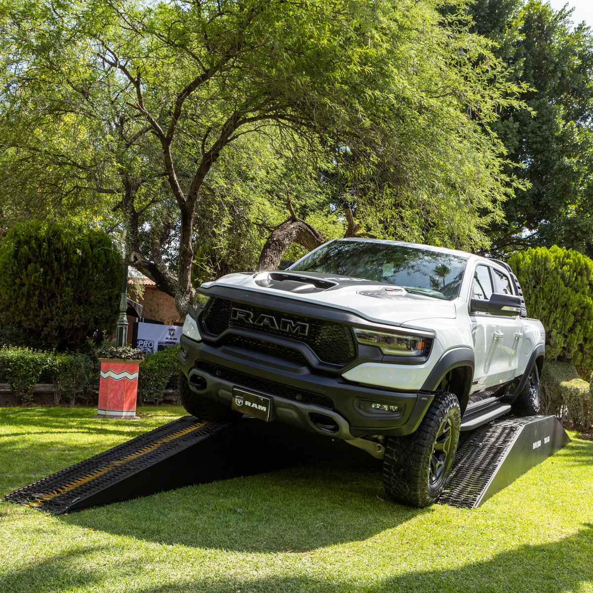 RAM_MX's tweet photo. La familia #RAM se unió en este evento especial, acompañando a nuestra Completamente Nueva #RAMProMaster Rapid en su presentación. 🔥👊🏼
Te compartimos un poco de lo que fue esta experiencia #RAM.
#SomosRAM https://t.co/T94easZYUk
