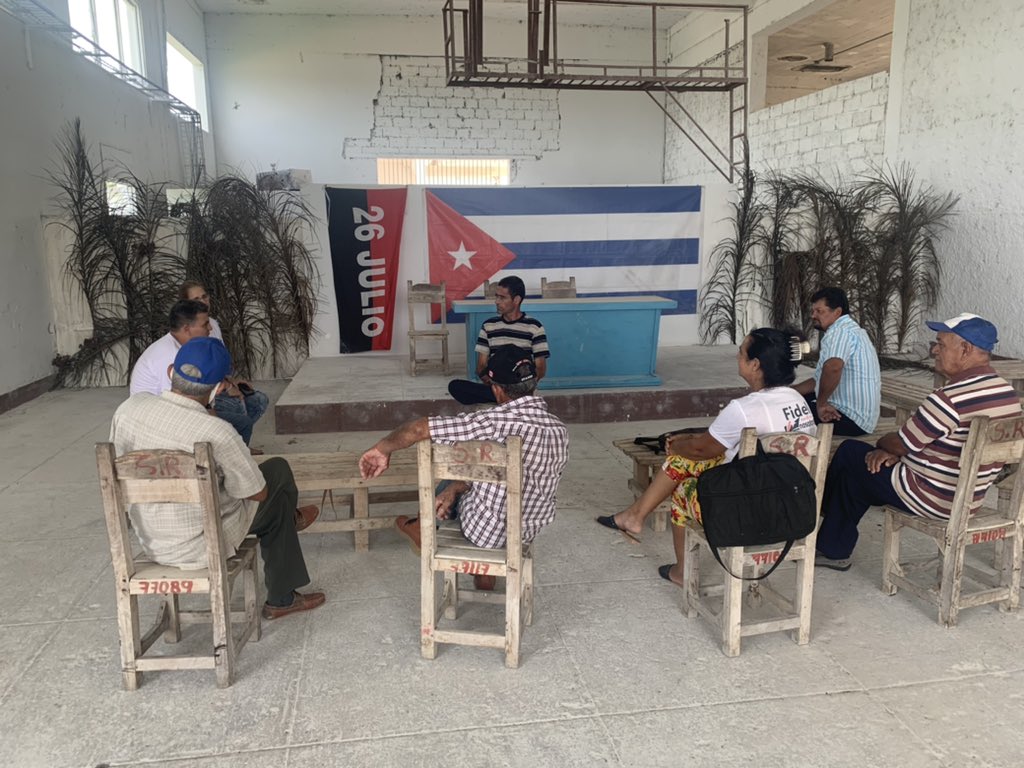 hospchamberysc's tweet photo. Funcionarios de la dirección  nacional de los CDR desarrolla encuentro con la dirección del destacamento Mirando al Mar del poblado jinaguayabo en el municipio de Remedios, acompañados por cuadros de la provincia y del territorio. #CDRCuba #CDRVillaClara #VillaClara #Cuba https://t.co/DmHJ3jmBD3