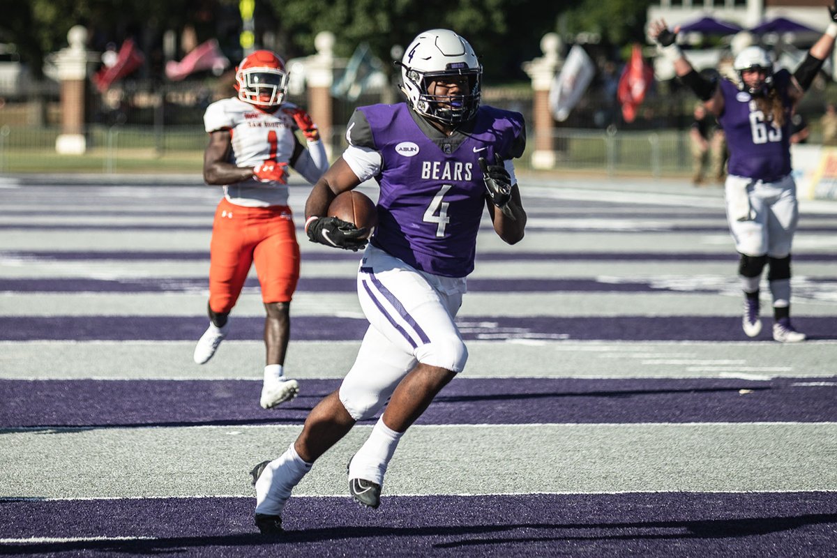 NCAAFNation247's tweet photo. ● RB Spotlight ●

Darius Hale - Central Arkansas

• Hale is one of the best returning RBs in the #FCS and he had a breakout season in 2021 as a Freshman. Last year he rushed for 1,021 yards 17 Touchdowns and caught 15 passes for 111 yards 1 TD. https://t.co/dFrwG0Ey2p