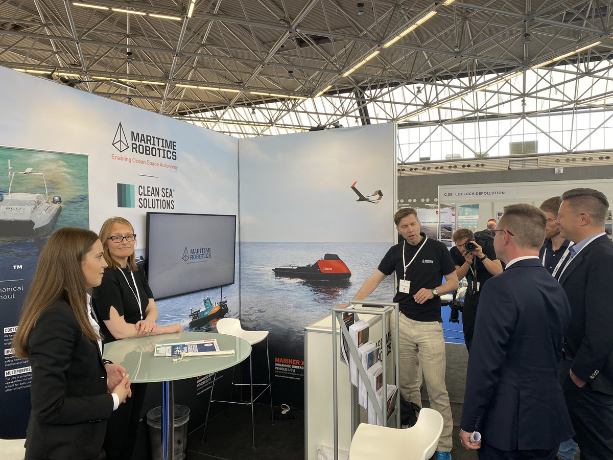 NorwayTheHague's tweet photo. Clean Oceans 🌊 are a top priority for Norway🇳🇴

@NorwayAmbNL visited @Interspill2022 to meet with the companies &amp; organizations of #NOSCA Clean Oceans how they can help with preparedness, response &amp; restoration in relation to oil spills &amp; other marine pollution. https://t.co/SVqRr8va9e