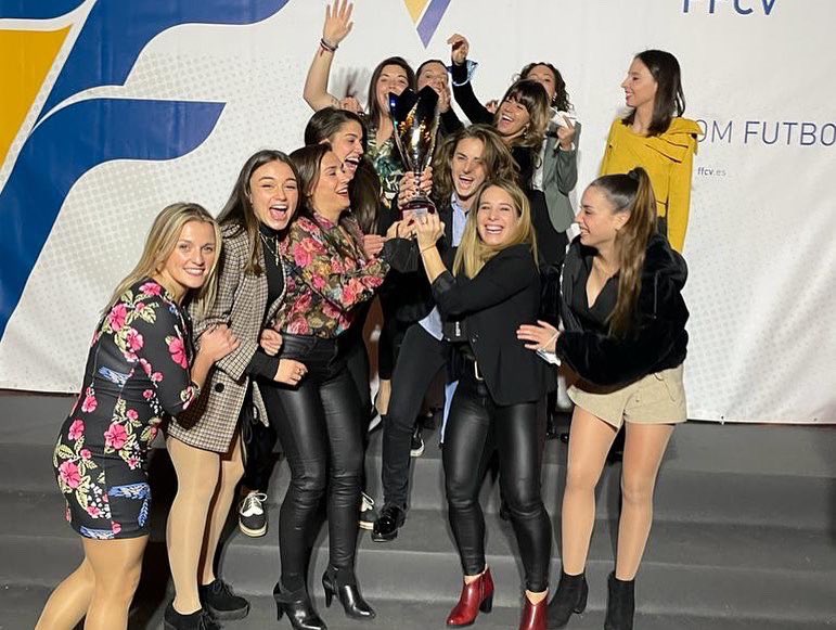 Gràcies Peluqueria de María Jesus , Senior Fruit, Autoblazquez.com <a href="/podofarma/">podofarma</a> Lopez,cos tècnic i jugadores per poder fer possible aquesta temporada 2021-2022 a més de ser Campiones de Segona Regional i aconseguir  l’ascens a la Primera Regional💚🤍

#SomRacing #SomXàtiva