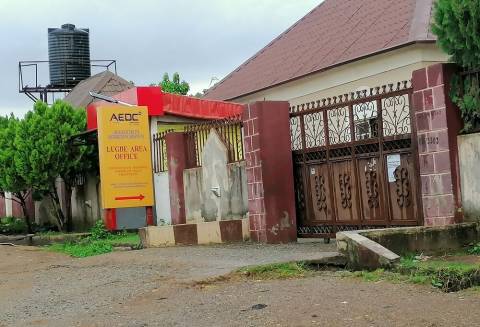 SaharaReporters's tweet photo. Electricity Workers Give Nigerian Anti-graft Agency, EFCC, 7 Days To Apologise Over Assault On Colleagues Or Abuja Will Face Blackout | Sahara Reporters https://t.co/faPBpI34Le https://t.co/ms68TaIpru