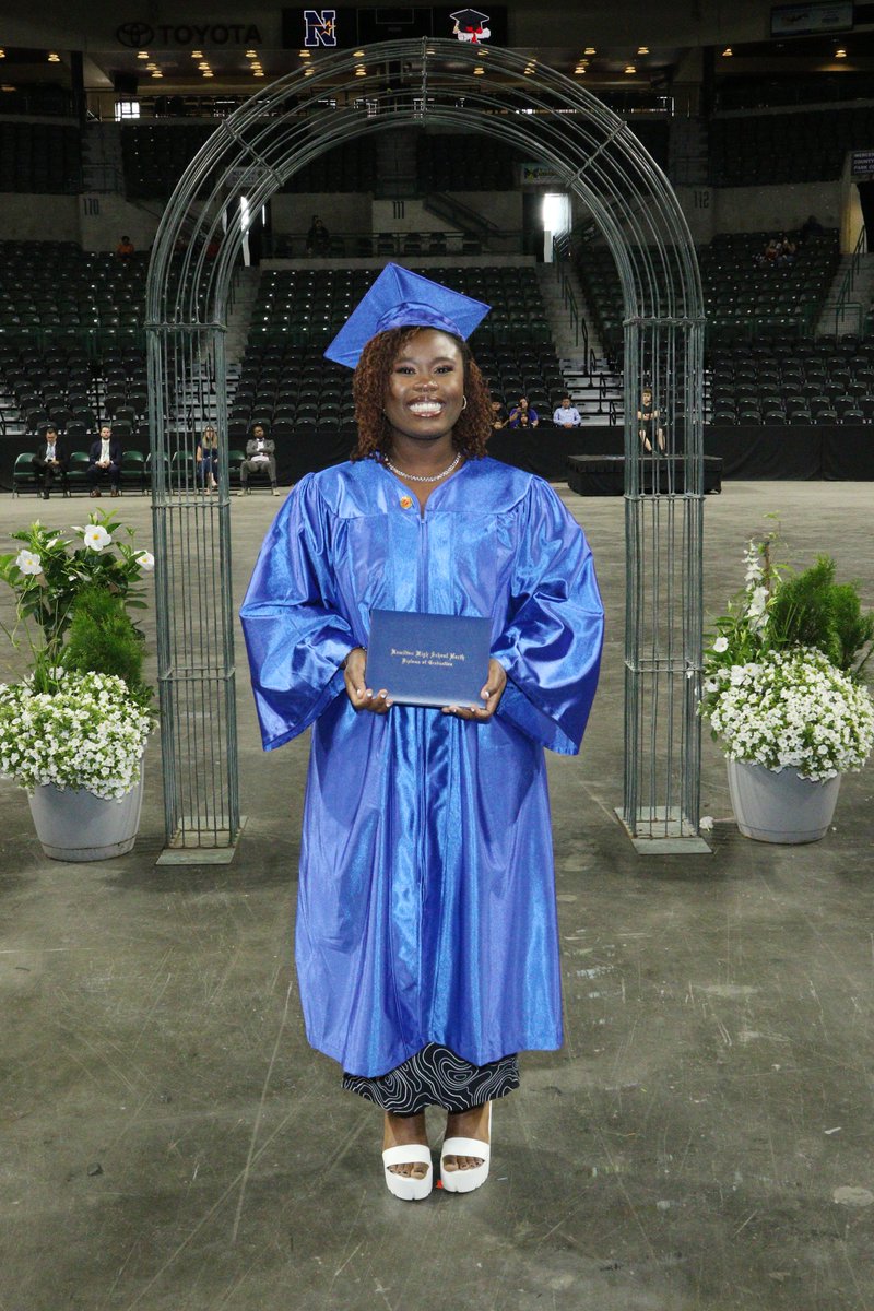 NHSVideo's tweet image. NHS Graduation 2022 photos are now uploaded! Go to the website to view and purchase. lorsstudio.smugmug.com/NottinghamHS/S…