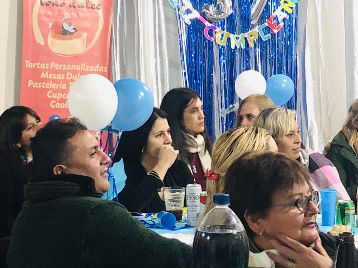 LaFelipeFV's tweet photo. Desde #LaFelipe le festejamos el cumpleaños a nuestra presidenta de agrupación @JuliPereyraFV 
Estamos muy orgullosos de pertenecer a esta agrupación, y al trabajo que realizamos en unidad. 
Simplemente gracias ✌🏻
@PereyraJulio  conducción https://t.co/DlEiUL0cvb