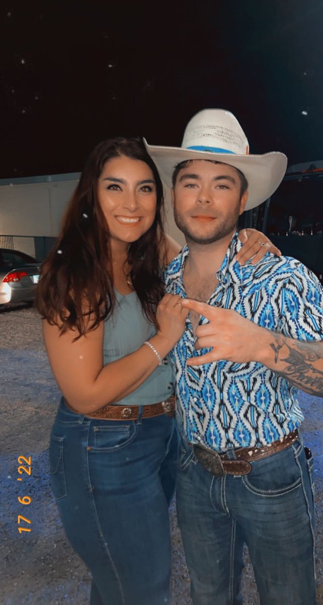 kassara_smith's tweet photo. Forgot to mention I got to fangirl last Thursday, please come back and see us again soon!! 🍻 https://t.co/bWOx9hkuVb