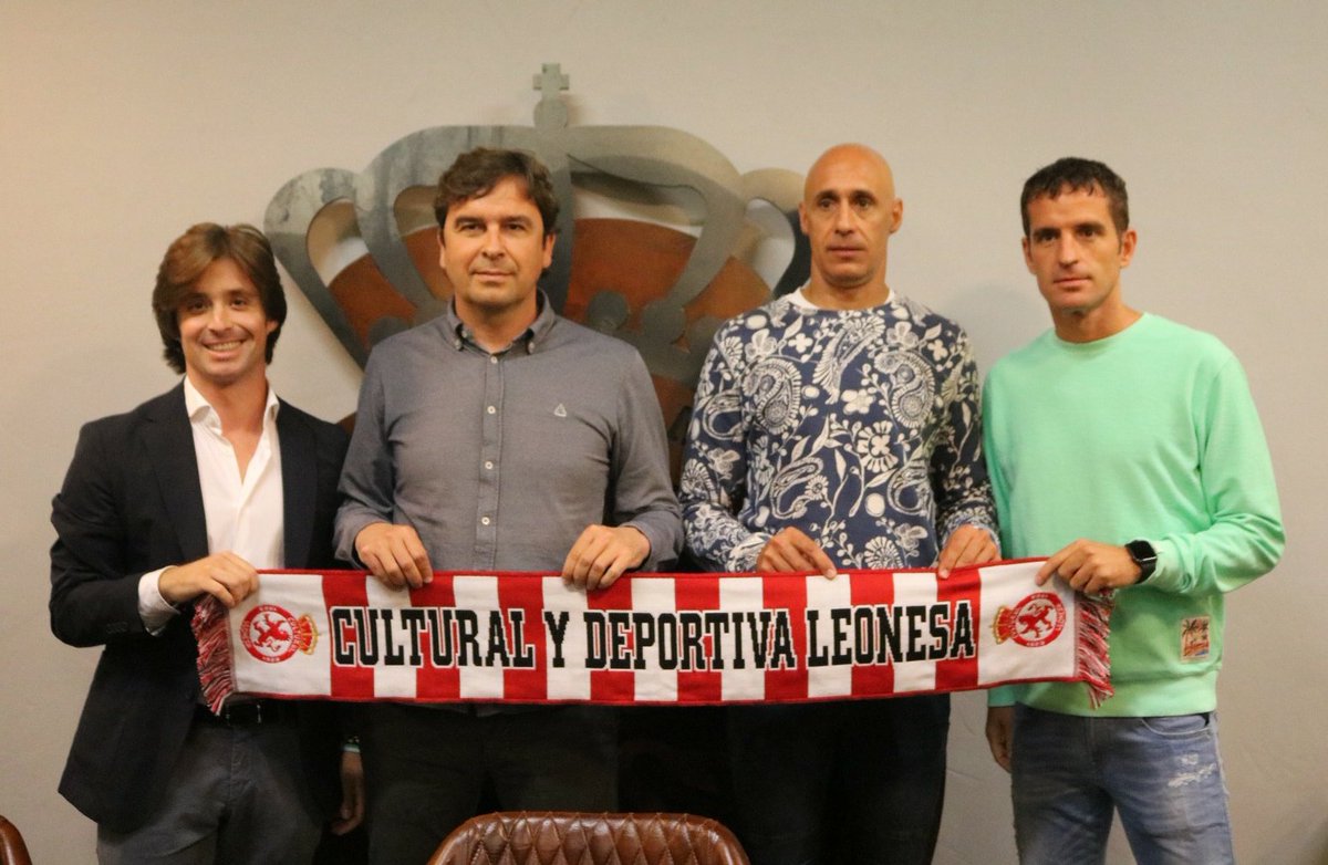 CyDLeonesa's tweet photo. 📸 @Edudocampo llega a León acompañado por José Manuel Erdozain como segundo entrenador y de Íñigo Valencia como preparador físico

#AúpaCultu https://t.co/VRgochYV8h