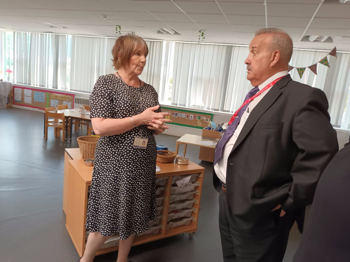 MickWhitleyMP's tweet photo. I really enjoyed my visit to @StPaulsRCWirral and seeing for myself the great work they are doing for our young people. 

It's vital that the Council listen to parents and the local community and ensure that this school stays open. https://t.co/ffkiYzOdvs