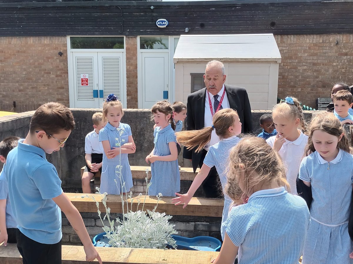 MickWhitleyMP's tweet photo. I really enjoyed my visit to @StPaulsRCWirral and seeing for myself the great work they are doing for our young people. 

It's vital that the Council listen to parents and the local community and ensure that this school stays open. https://t.co/ffkiYzOdvs