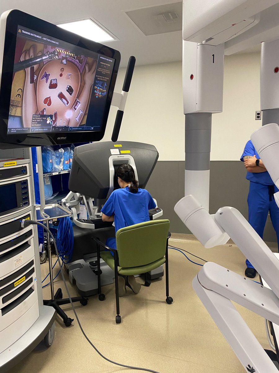 rachel_roborep's tweet photo. Another day, another class of interns getting robot training! @MarylandSurg @UMBaltimore University of Maryland! 🤖🦾 https://t.co/cNDzqsCrho