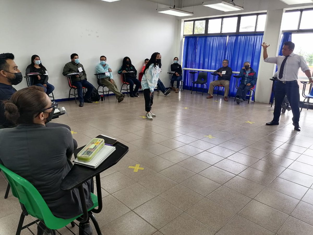 ITIztapalapa3's tweet photo. #Actividades | Continuamos con la semana de capacitación docente,  profesores asistieron al "Curso/Taller de Comunicación Efectiva y Modulación de Voz", impartido por el Maestro José Alberto Flores Molina, en las instalaciones del TecNM Campus Iztapalapa III.🗣 https://t.co/iXd7FxqHid