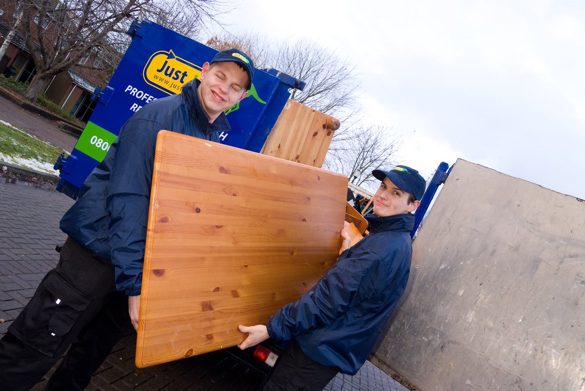 junkporters's tweet photo. JunkPorters #VanAndMan removal service in Nottinghamshire/ Nottingham is a fast, cost-effective, and hassle-free way to dispose of unwanted items and is often a cheaper alternative to a #skipHireCompany.
#Nottinghamshire #Nottingham https://t.co/XF8I0tlRZm