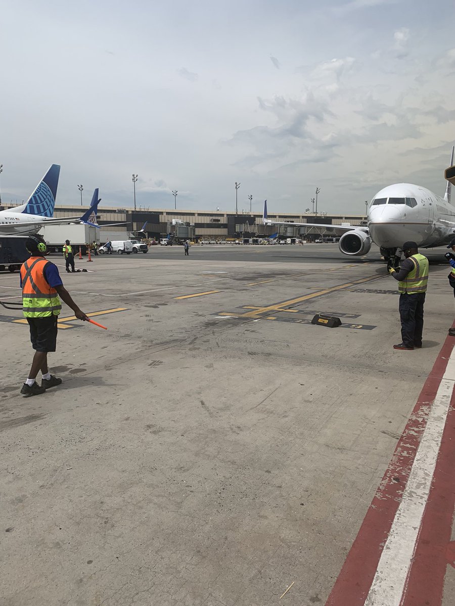 EWR AO New hires setting goals &amp; expectations early on for absolutely no hold outs &amp; no delays as they attack FLT 581 FLL to keep our customers happy #GoodLeadsTheWay  <a href="/JMRoitman/">Jon Roitman</a> <a href="/MikeHannaUAL/">Mike Hanna</a> @UA_Ramp_Proud <a href="/KevinSummerlin5/">Kevin Summerlin</a> <a href="/BsquaredUA/">Bradley Boyd</a> <a href="/SalangaJ/">Jonathan Salanga</a> <a href="/Davidwi97357603/">David wisdom</a> <a href="/Catalinarioso/">Catalina Rios</a>