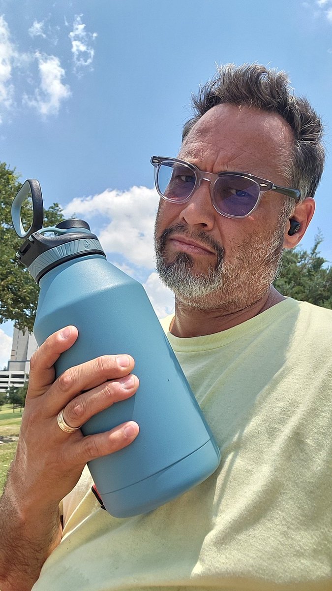 trekker21's tweet photo. Is this enough water??

#walking #Texas #droppings #water https://t.co/gXNhJJ8DR2