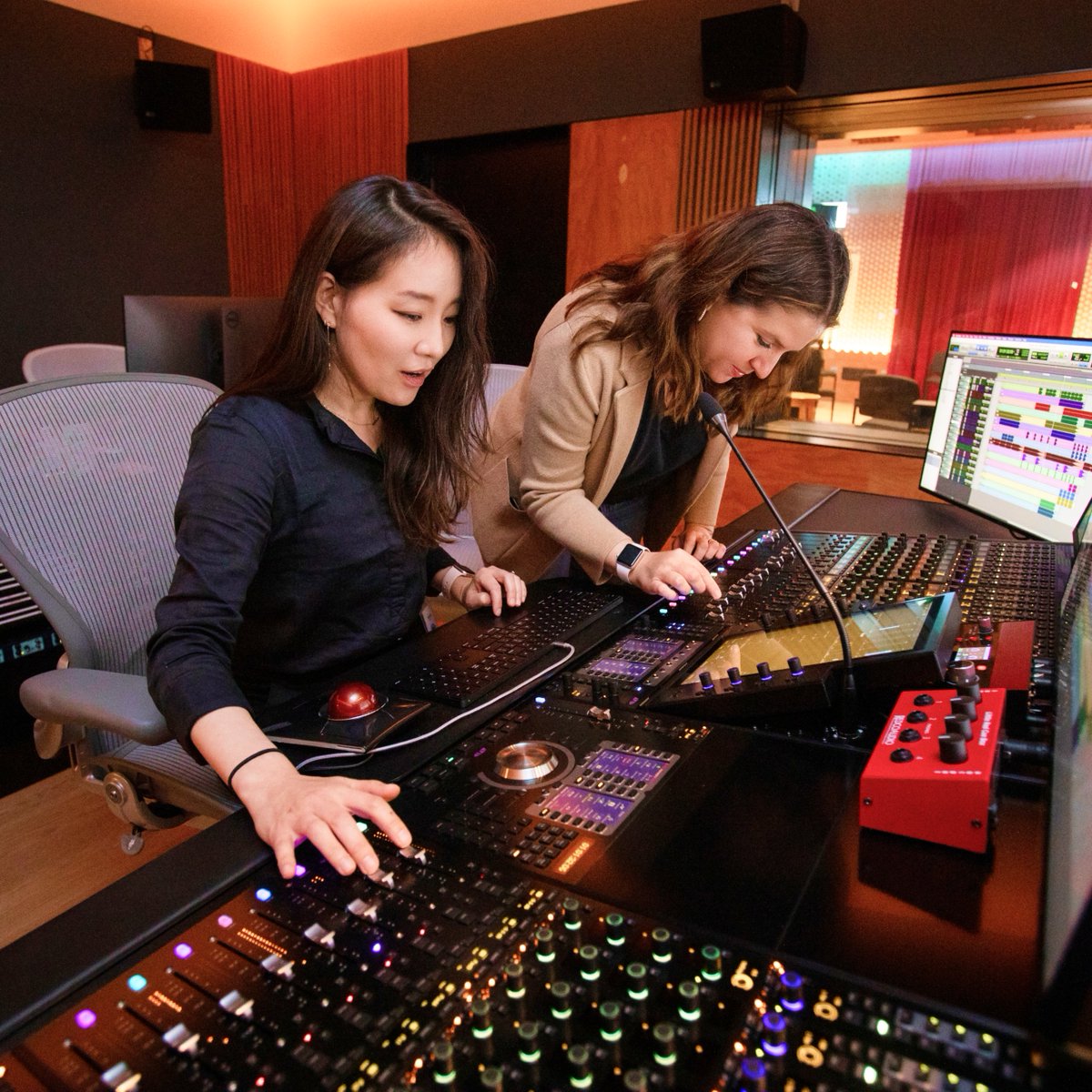 DesignatMeta's tweet image. “A focus on empathy is ingrained in the culture of our team; we’re always looking at our work through the lens of the impact on individuals in the real world.&quot; — Will Littlejohn, Head of Sound Design at Meta

Learn more about Sound Design at Meta: design.facebook.com/teams/detail/s…