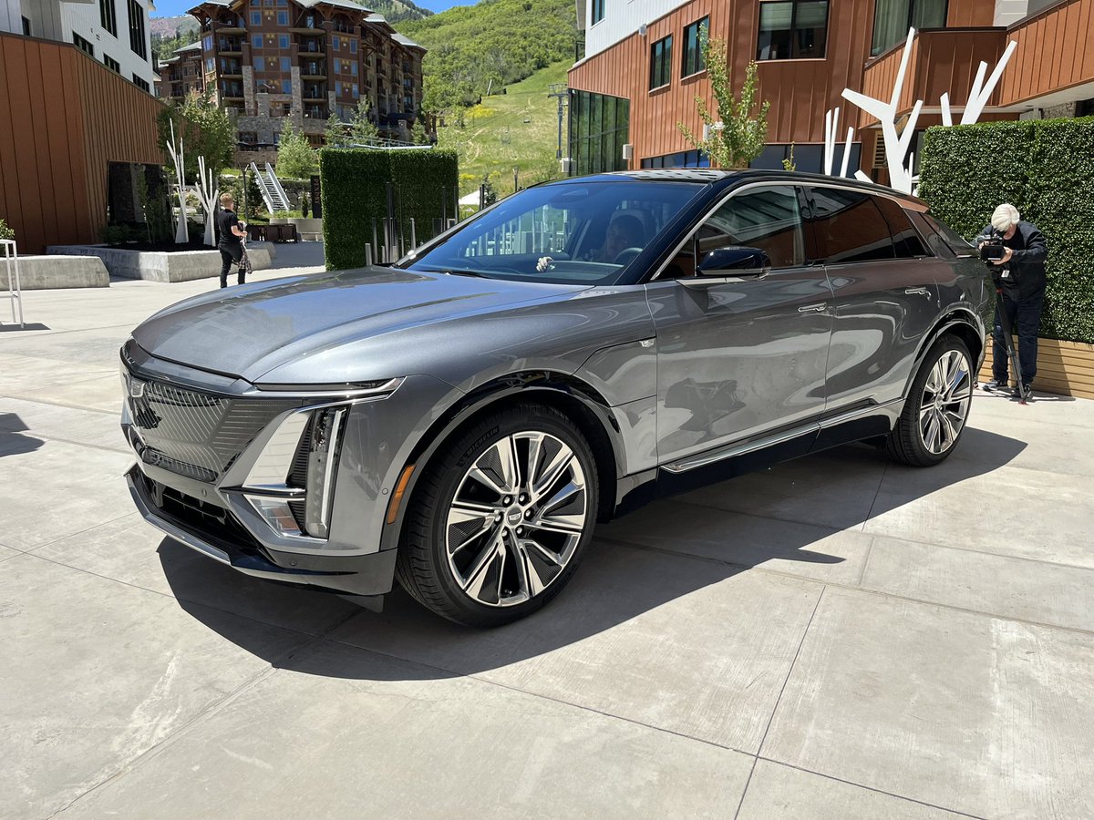mark_phelan's tweet photo. At last! About to drive the @Cadillac Lyriq electric vehicle. Read about it 6/28 on @freep https://t.co/bpXAmhK4d4