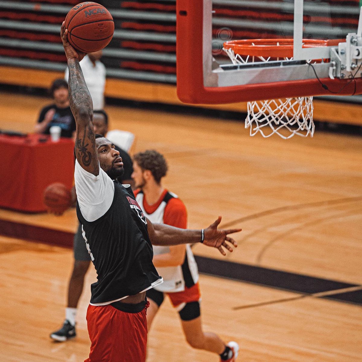 YSU Men's Basketball tweet media