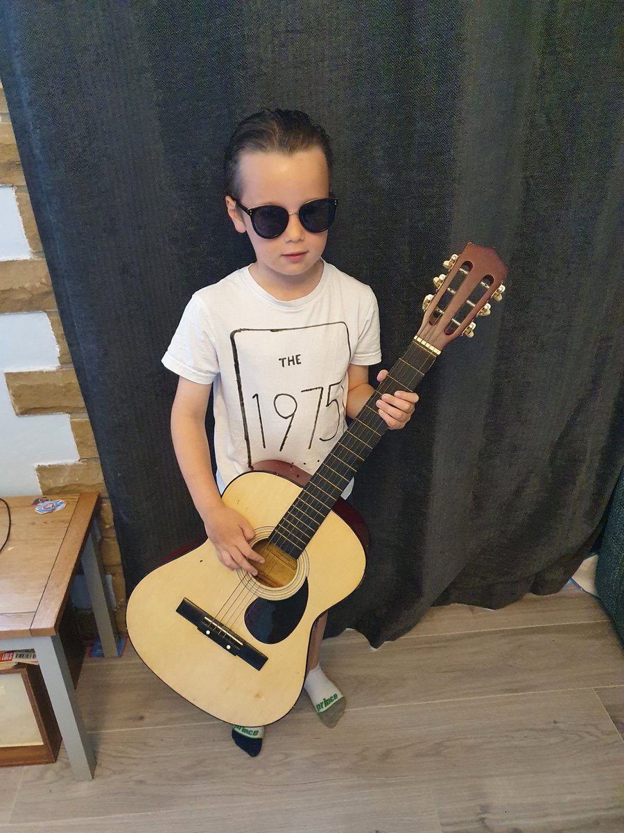 flyboyarch's tweet image. Daniel went to school as Matty Healy from @the1975 for world music day 🎸
#WorldMusicDay