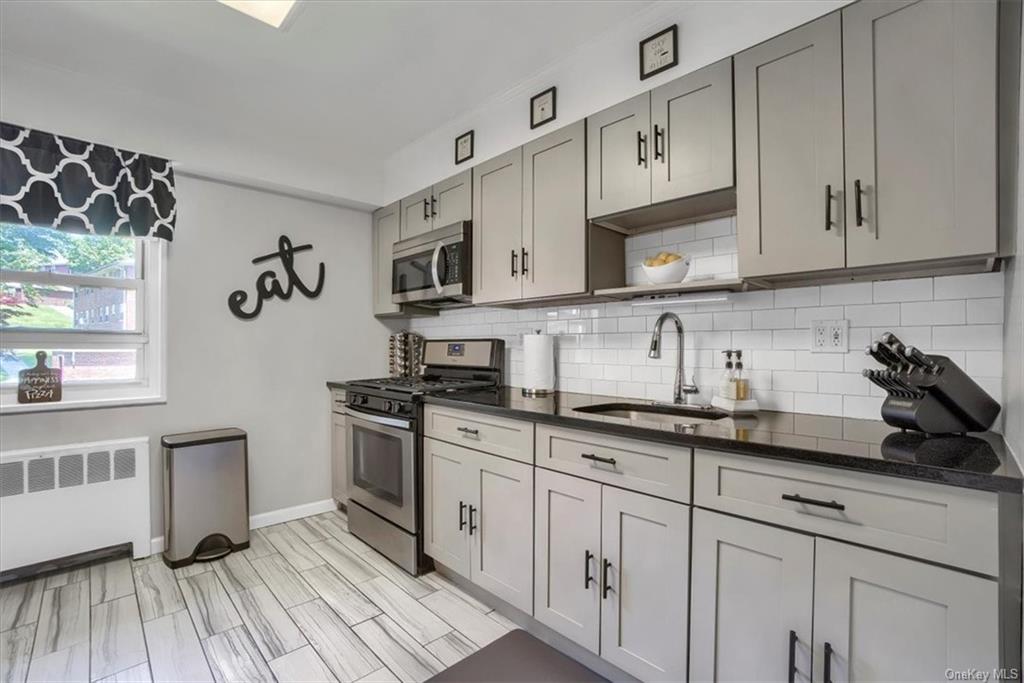 wlipscomb's tweet image. You have just found an impeccably maintained, updated 1 Bedroom, 1 Bath Co-op with assigned parking available and additional storage. Nobody lives above you in this 2nd floor apartment located within . . .
bit.ly/3ybq0Qw