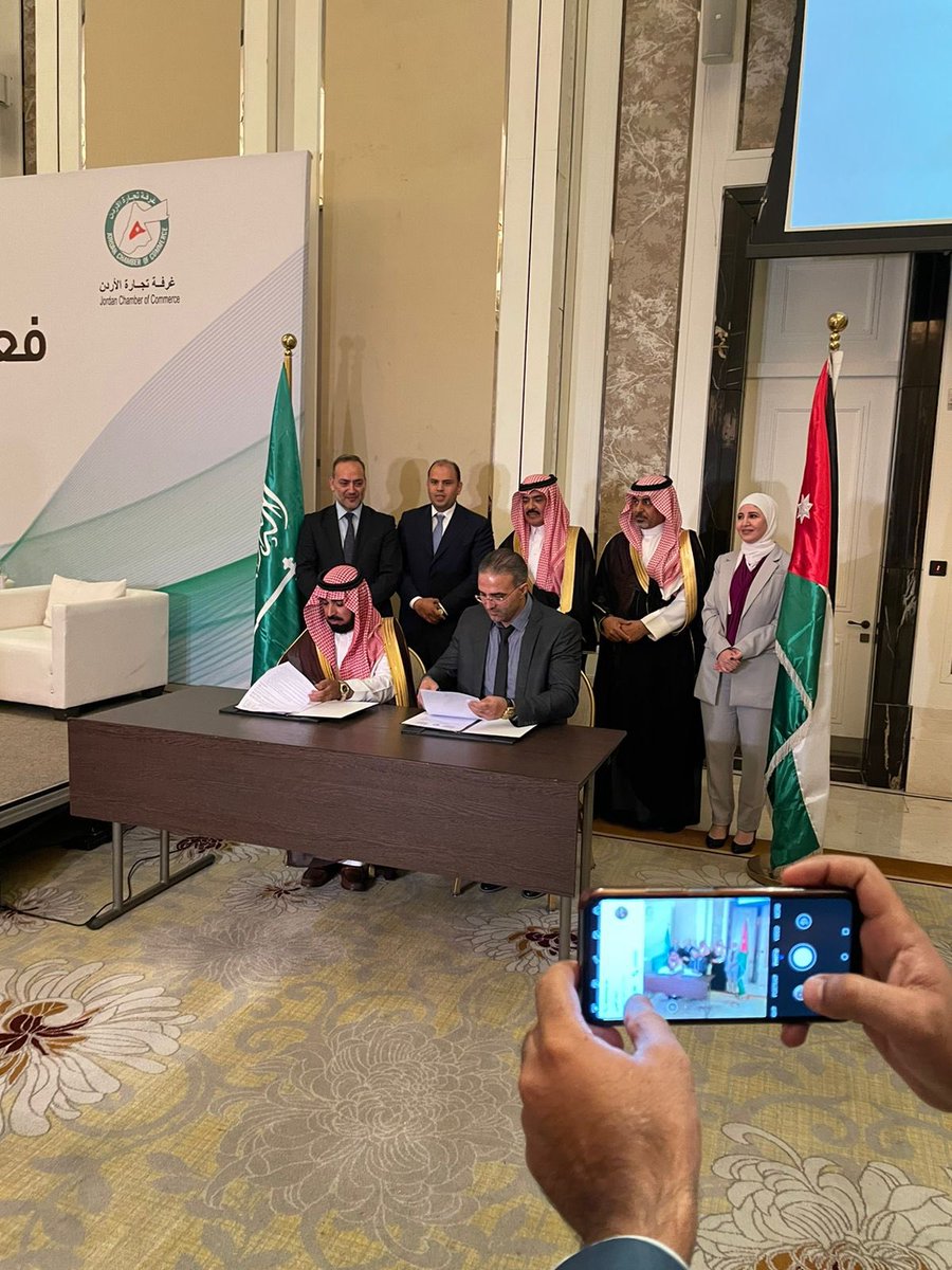 سعدنا هذا المساء بالمشاركة في ملتقى مجلس الأعمال السعودي الاردني ،،
والمتزامن مع زيارة سيدي ولي العهد محمد بن سلمان 
حفظه الله ،،
وهذا يعكس حرص حكومتنا الرشيده  على تعزيز العلاقات الاقتصادية مع الشقيقة مملكة الاردن وتم توقيع عدة اتفاقيات تجاريه ،،،