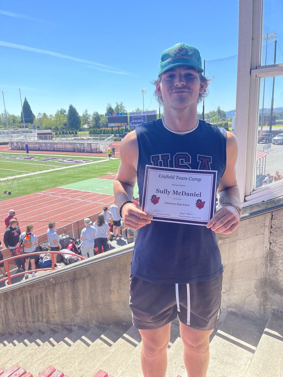 My guy!!! All Camp Defense Award!!! Sully McDaniel. Class of ‘23. Returning starter at inside backer. Sideline to sideline LB!! And can ball out at TE as well! Great hands and feet. Thank you to @CoachLyons6 and @LinfieldFB for having us!!! @sullymcdaniel #ClackWay #RecruitClack