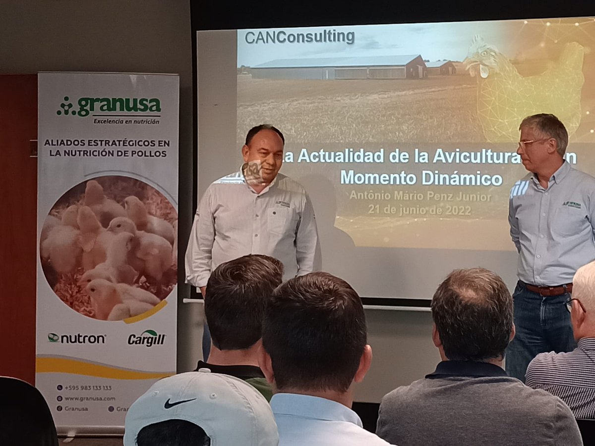 AmanecerAgroPy's tweet photo. Actualidad de la avicultura en un mundo dinámico, es la charla realizada por el Dr. Mario Penz y organizada por #Granusa - #Nutron, el evento sirve también para mostrar la nueva línea de productos avicolas de la empresa paraguaya. https://t.co/QIsE3nrovO