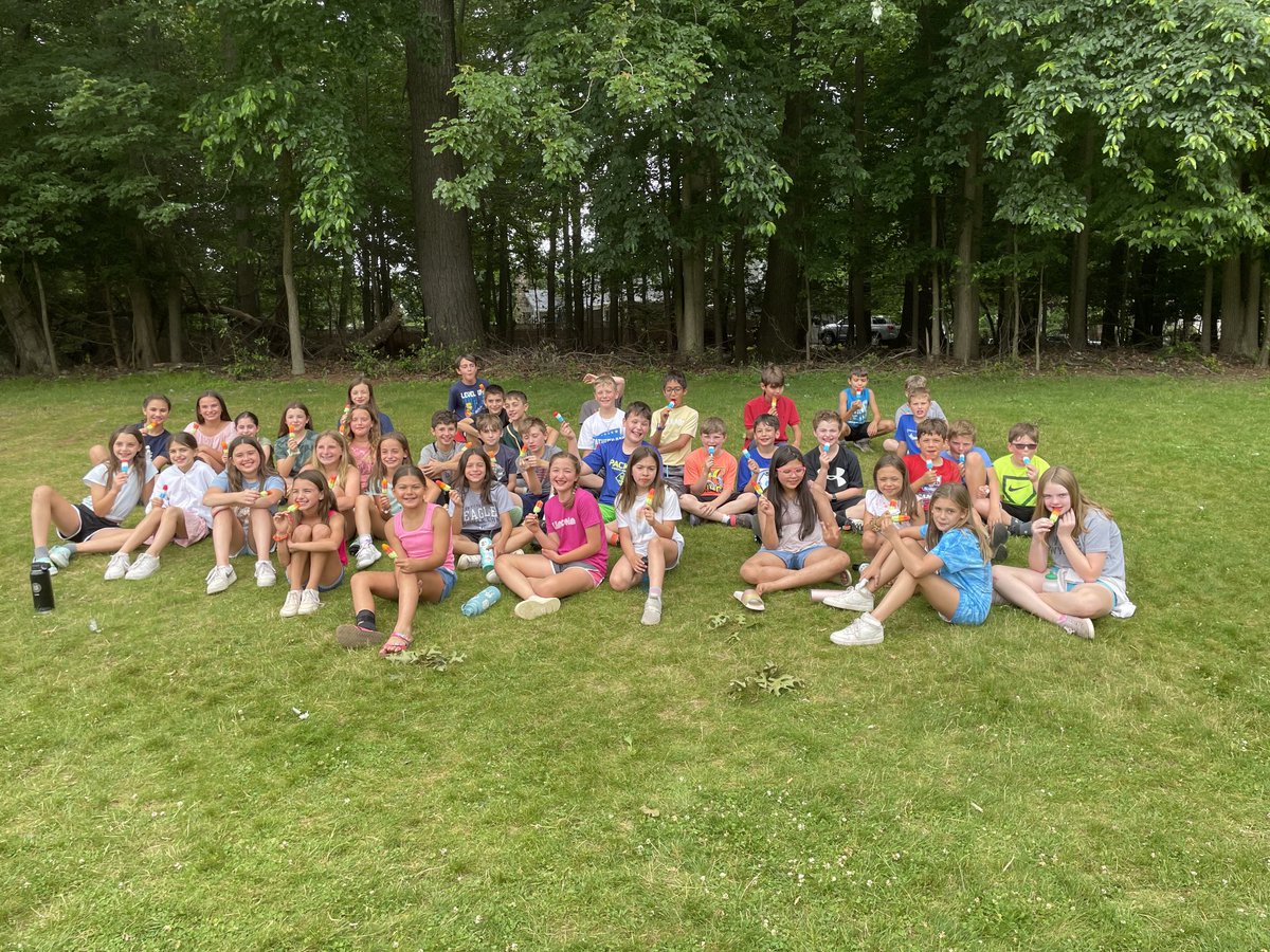 4MrsRussell's tweet photo. Wrapping up fourth grade with some fun and ice pops!! See you all in fifth grade! https://t.co/MQZENbVq1h