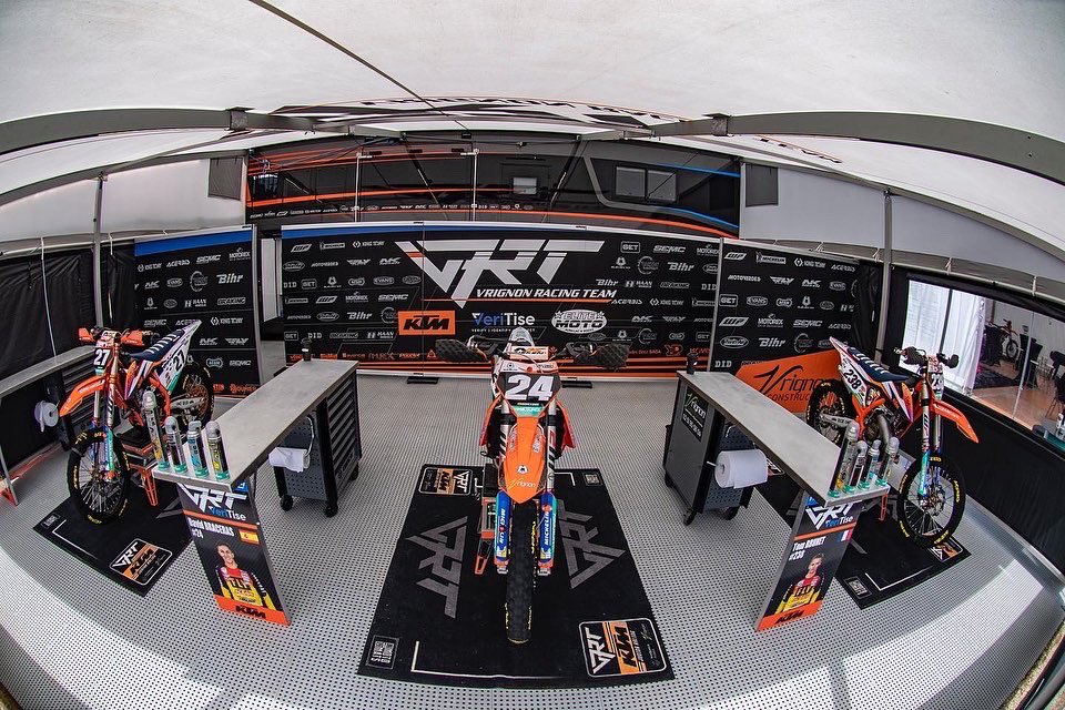 VeriTise's tweet photo. Nous sommes fières de vous annoncer que depuis ce début d’année 2022, Veritise est sponsor officiel de la TEAM VRT VERITISE KTM 2022. #Blockchain #sponsorship #cryptocurrency #ktm https://t.co/rFj4W4Ryn6