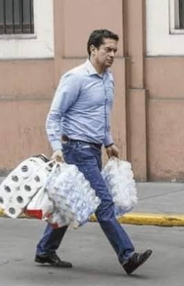 trends_peru's tweet photo. Miki Torres

Por divorcio de Mark Vito y Keiko Fujimori 💔. Ambos podrian ir presos por delitos de lavado de activos, ya que, por orden de Keiko Fujimori, su esposo recogió US$ 160 mil de Rassmuss en dos armadas, el 10 y el 12 de mayo de 2015. https://t.co/U65pO22vk0
