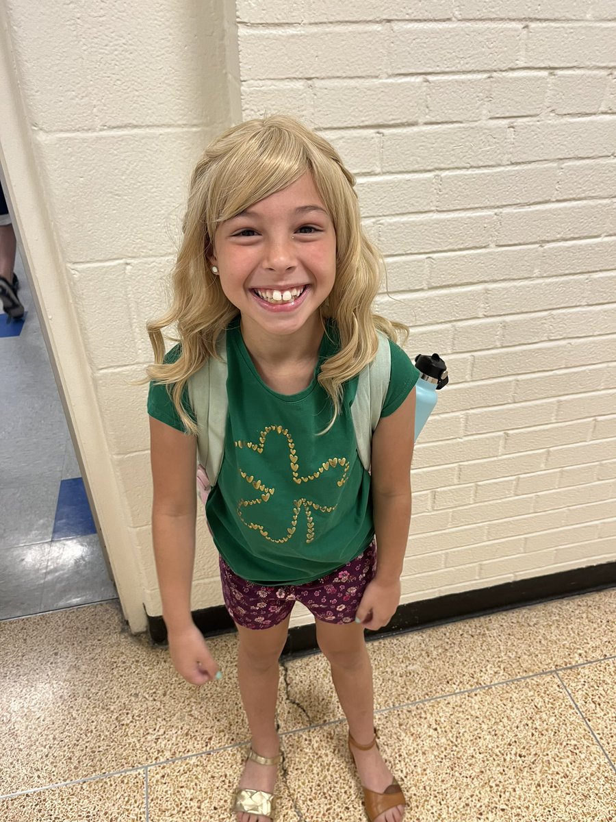 JoeySignorile's tweet photo. Mix Match Day! Meet our new student βEmmaβ ππΌββοΈπ #LastWeekFun https://t.co/OCEACZhXxI