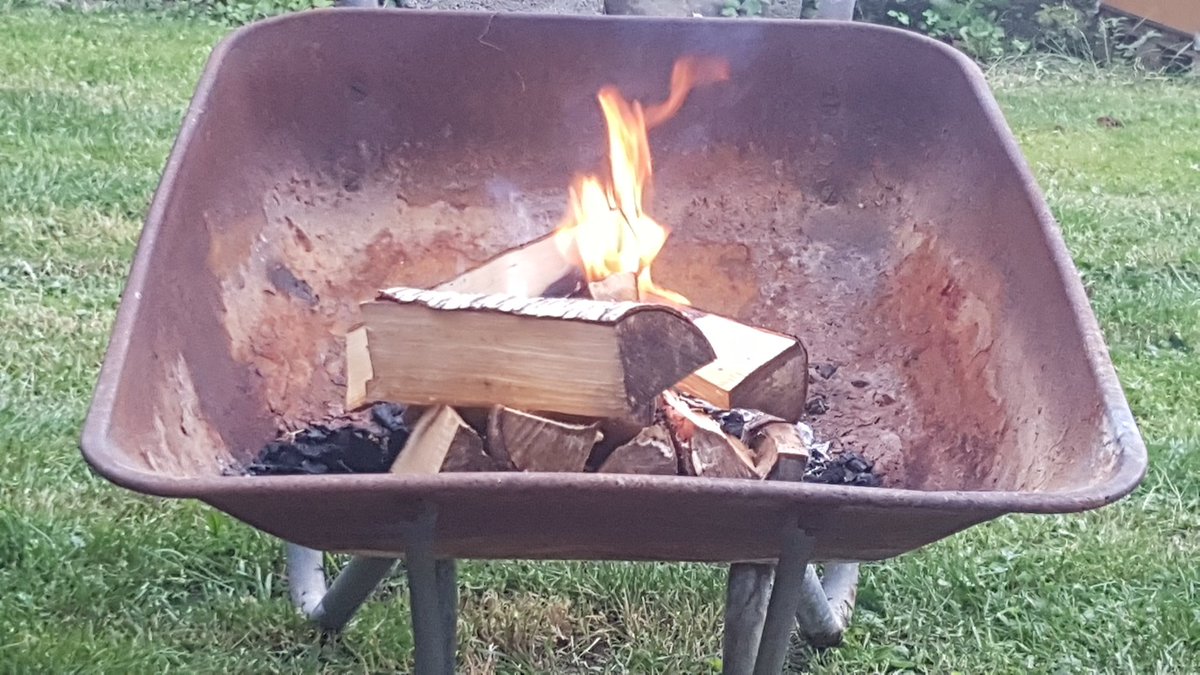 jungtweet's tweet photo. Øver meg til #StHans https://t.co/ouBsDSgAhY