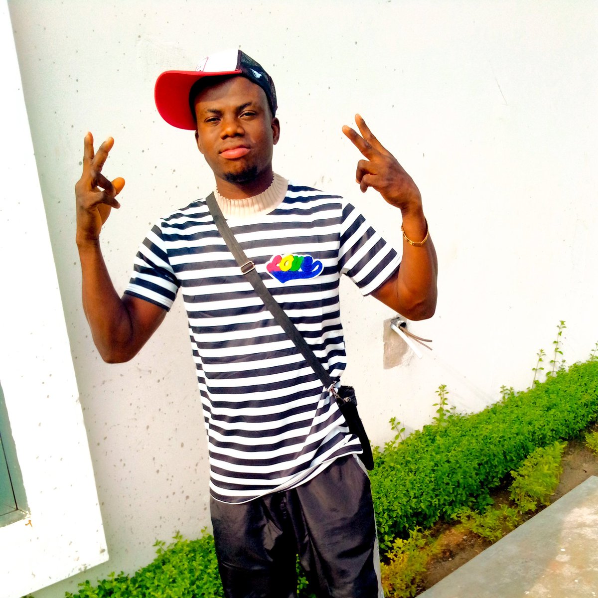 DonnBenue's tweet image. Nothing is more powerful than not giving a fuck ✌️
#NewProfilePic #donbenue⭐ #kingjames👑 #comrade