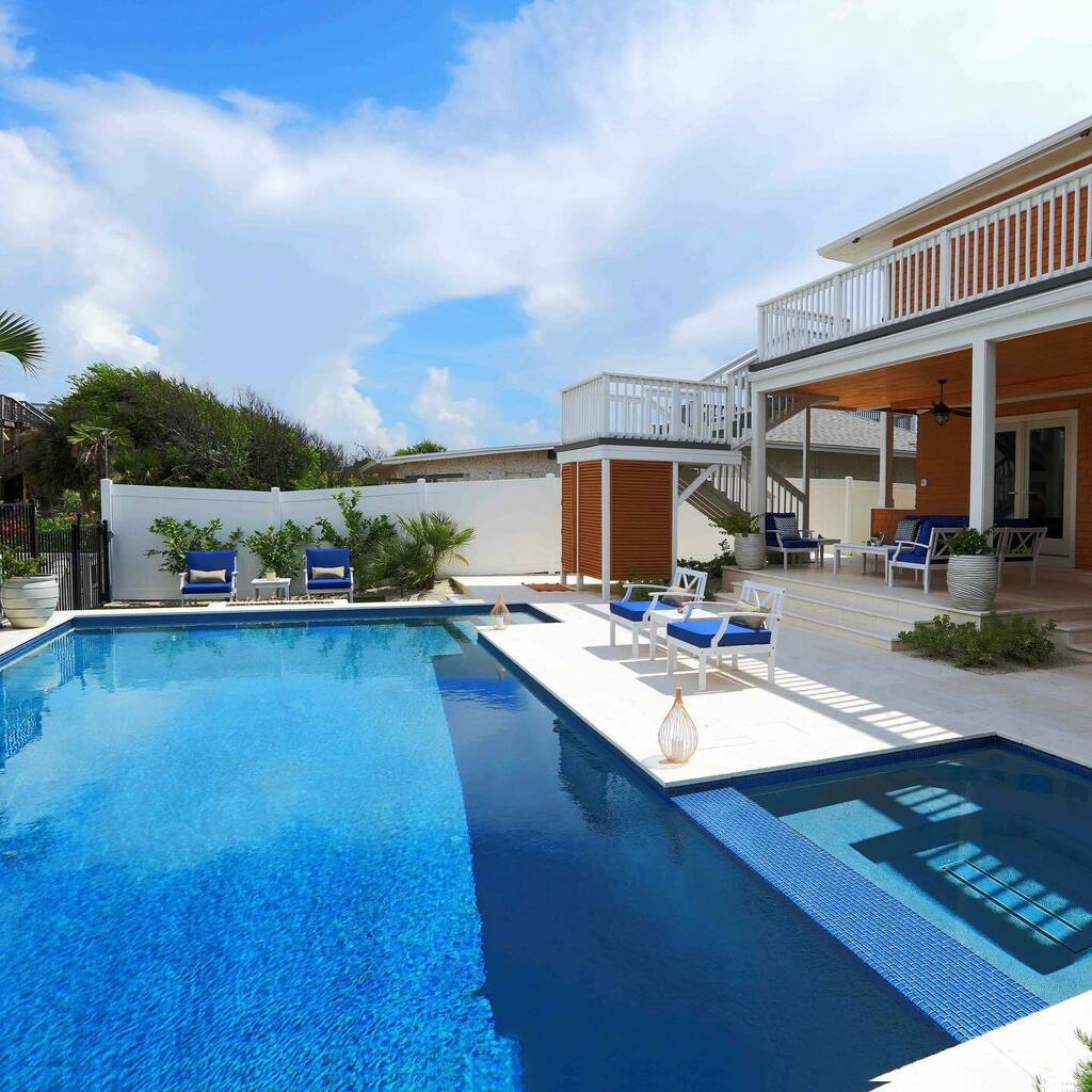 CascadeDesignFL's tweet photo. Come on in, the water’s fine ☀️
📸: @craigoneal 
•
•
•
#pool #luxurypools #indooroutdoor #outdoorliving #beachlife #homeandgarden #backyardgoals #backyardsofjacksonville #luxurydesign #landscapedesign #landscapearchitecture #florida #awesomenessinprog… https://t.co/29mIJ02r4T https://t.co/tfwWYuhDJy