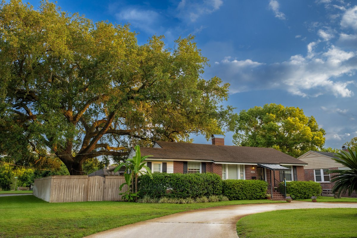 Move to Jacksonville, Florida! Its the place to be! Have the best home for you too - liveonlondon.com #iloveJax #MirimarOak #TheClosetsTheSizeOfABedroom