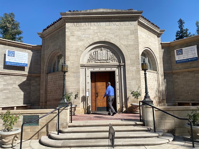 D6leadership's tweet photo. A fantastic workshop at The Lincoln Memorial Shrine in Redlands, California with the great leaders of @RCOECTE! #D62022 @mccauslj #gettysburg #sevenrevolutions https://t.co/PcxiIWRzhW