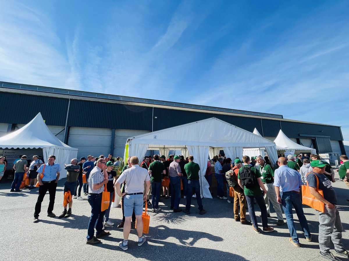 Très fier d’avoir organisé le #techniday d’<a href="/UnealCoop/">Uneal - Coopérative</a>!avec <a href="/AurelieHuger/">Aurélie HUGER</a> ! 1200 visiteurs venus pour découvrir le savoir faire de la Coop #agriculture <a href="/AdlnCoustenoble/">Adeline Coustenoble</a> <a href="/VirginieC_/">Virginie CAUET</a> <a href="/GuillaumeBOYET/">Guillaume Boyet - NORIAP 🧢</a>