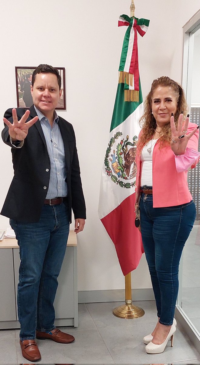 Charlamos con mi amiga Diputada Local, Alejandra Del Valle <a href="/AledelvalleX/">Alejandra Del Valle</a> quien trae temas de #Migración en el Congreso y tendremos agenda institucional al respecto en nuestra Entidad.
Gracias, amiga. Tomados de la mano, logramos muchas cosas.
#SRE
#Productividad