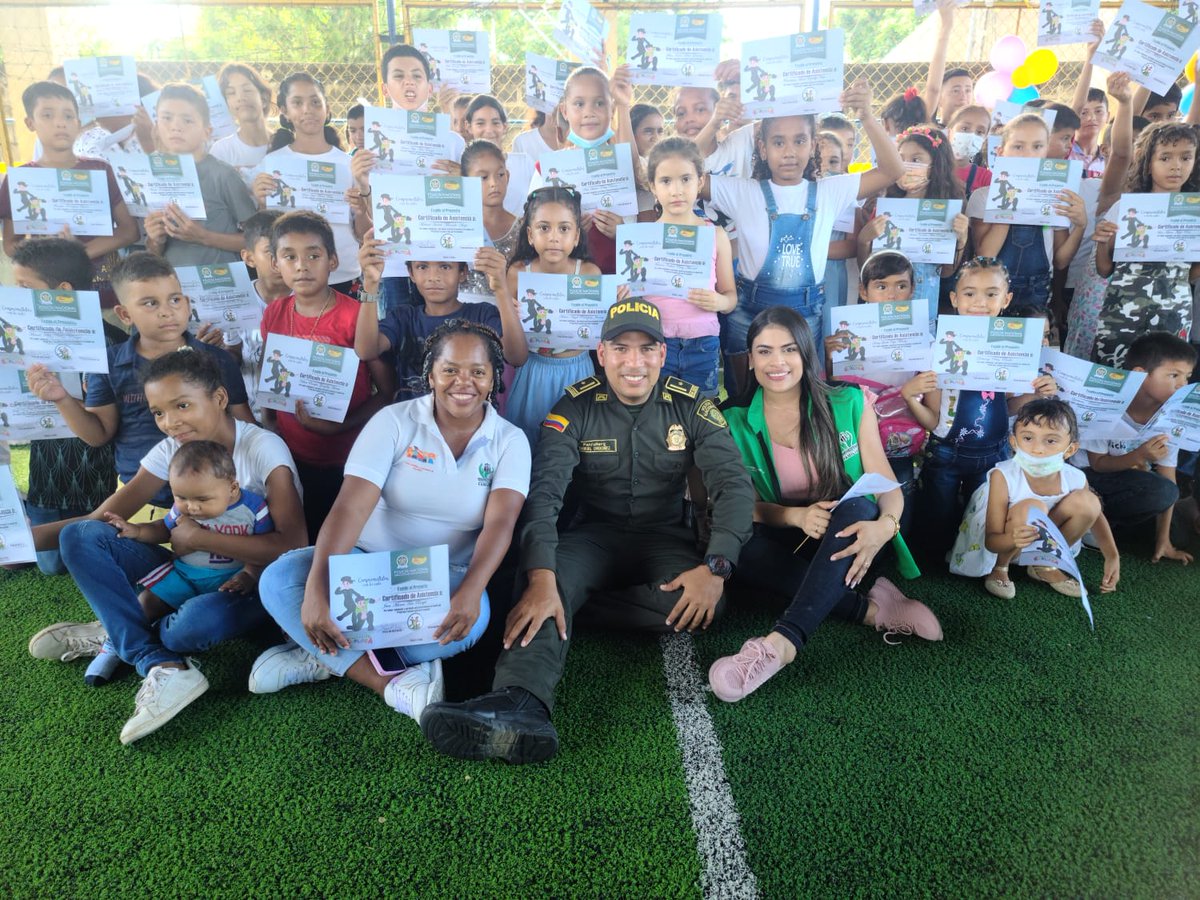 PoliciaBolivar's tweet photo. Como una estrategia para la prevención del uso y abuso de las drogas y la violencia, @PoliciaBolivar llevó a cabo en #SanFernado, el segundo trimestre del programa escolarizado de prevención con la participación de más  de 500 estudiantes de primaria y bachillerato. https://t.co/TsO5tzQU3y