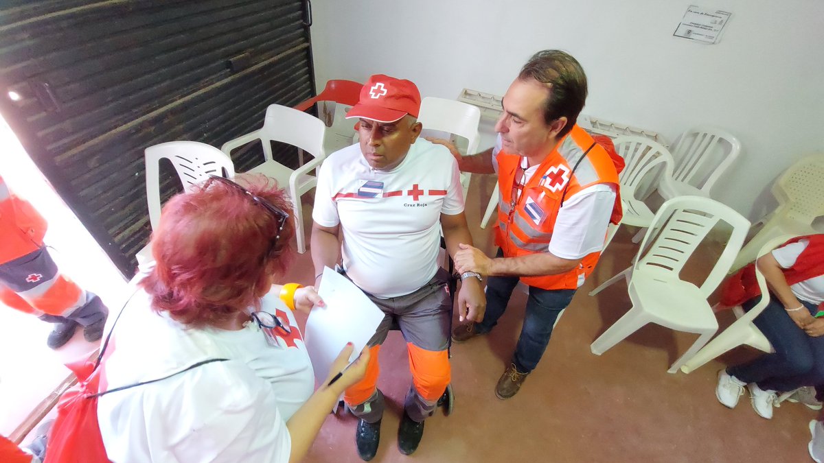 En esta jornada de ERBE de Andalucía están haciendo ejercicios para saber qué hacer en un incendio forestal🔥, en un accidente con víctimas🤕 y en la búsqueda, desalojo y atención psicosocial a personas afectadas😥.
#Socorros #Emergencias #voluntariado #ProtecciónCivil