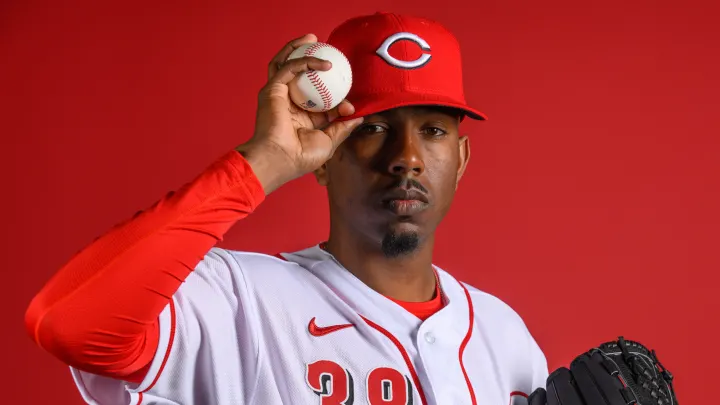 Nati_Sports's tweet photo. BREAKING:

After we found out he was a REAL person, RHP Justin Dunn (acquired in the Winker/Suarez deal &amp; former top prospect) will make his #Reds debut in Dayton on Sunday where he's set to throw a few innings. 

He is real. Bigfoot guy, cancel the search forreal this time. https://t.co/jOuhw0jVsn