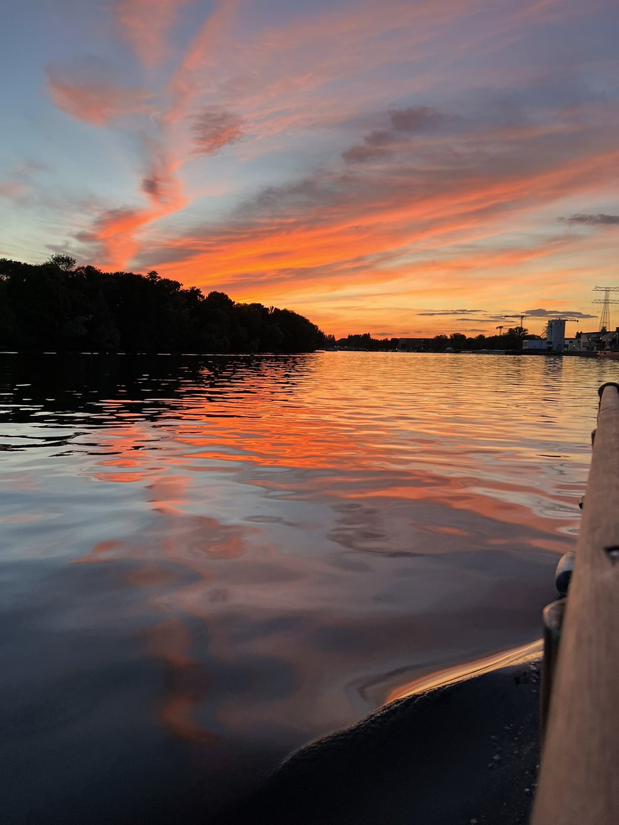 Berlin in it’s best colors #summervibes #berlin #boatwork #bartender