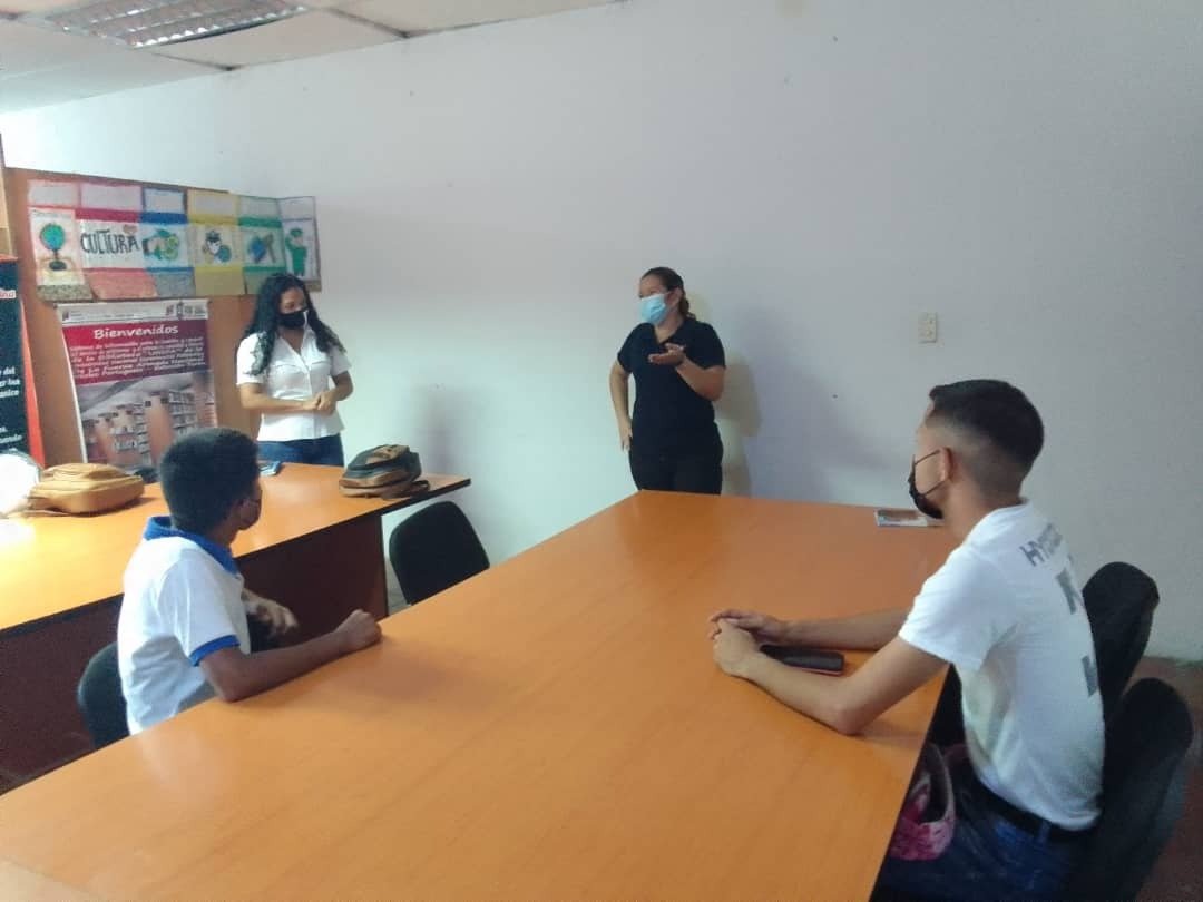 Unefa_Portugues's tweet photo. #21JUN22 En #ExtTuren #NúcleoPortuguesa, se llevó a reunión representante CNE y estudiantes que conforman la Junta Electoral para las elecciones CEPPU @angiolillofp @SalaUnefa @rectorado_unefa @Unefa_VEN @Educacion_MPPD @marbelysrivero8 @Arelisjdr @VasypcUnefa @Marlonjuventud https://t.co/V54h324sOv