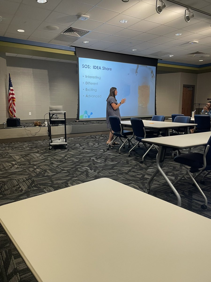 Ms. Warren tweet media