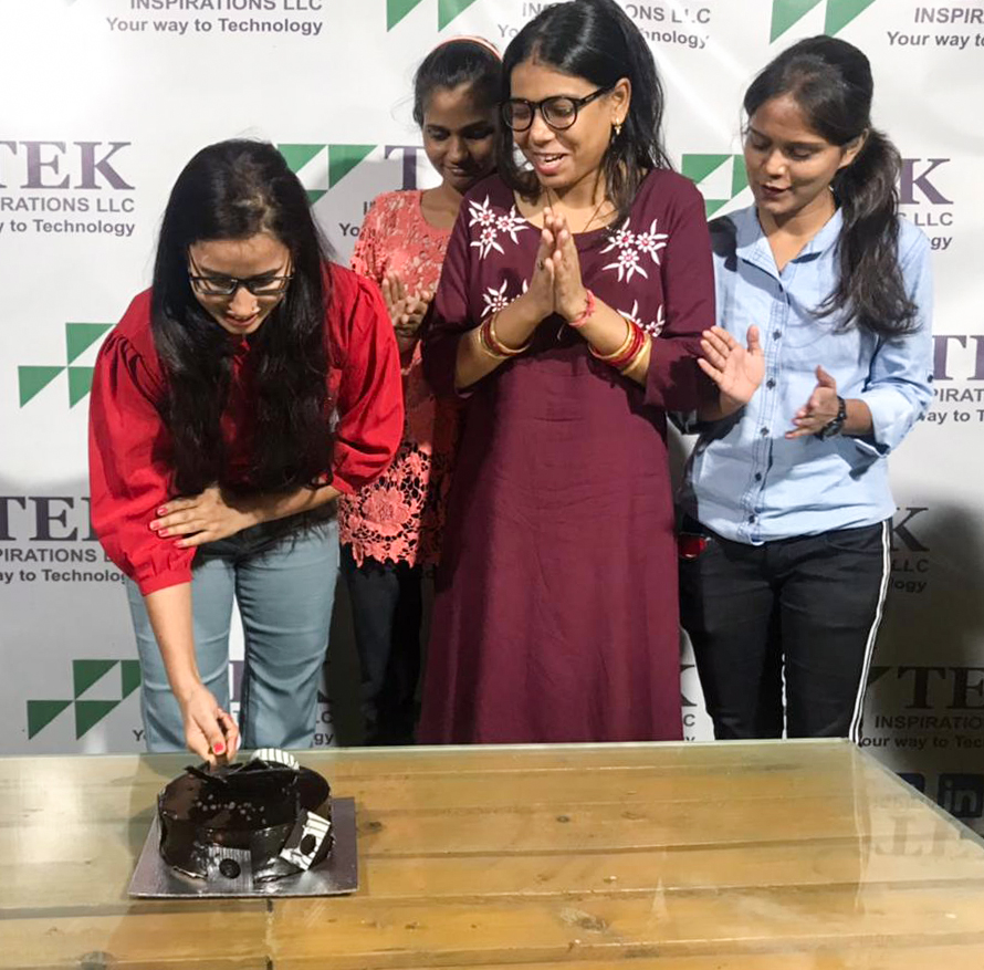InspirationsTe4's tweet photo. This workplace would have been a lot less enjoyable if it hadn't been for your efforts and hard work! Let's hope that the trend continues with you in the future year. We'd like to wish you a happy work anniversary Deepa Lavaniya.
#LIKE https://t.co/ZvfK3aEh09