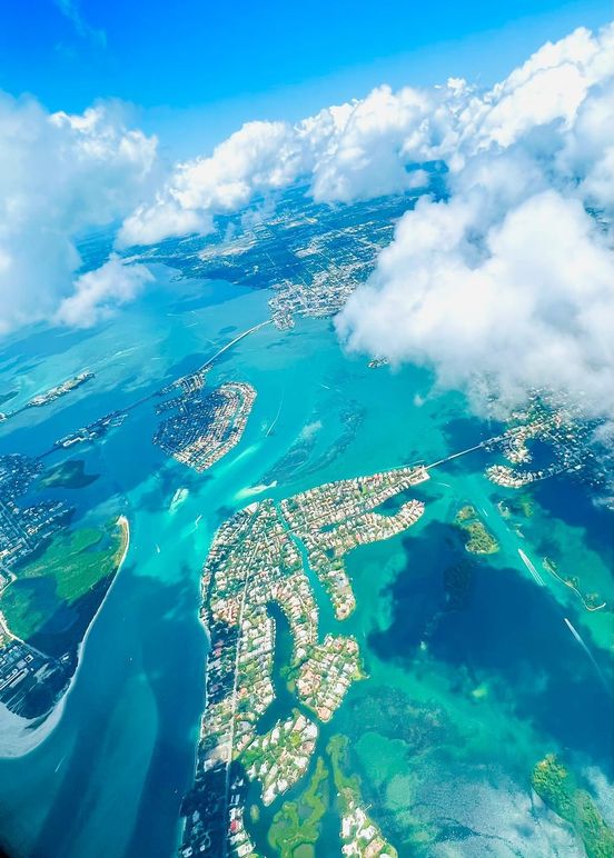VisitSarasota's tweet image. Prepare for landing ✈️☀️🌴 Flying in or out of #MySarasota has some of the best #windowseatviews 😍

📷 @ mrtraceysclassroom
