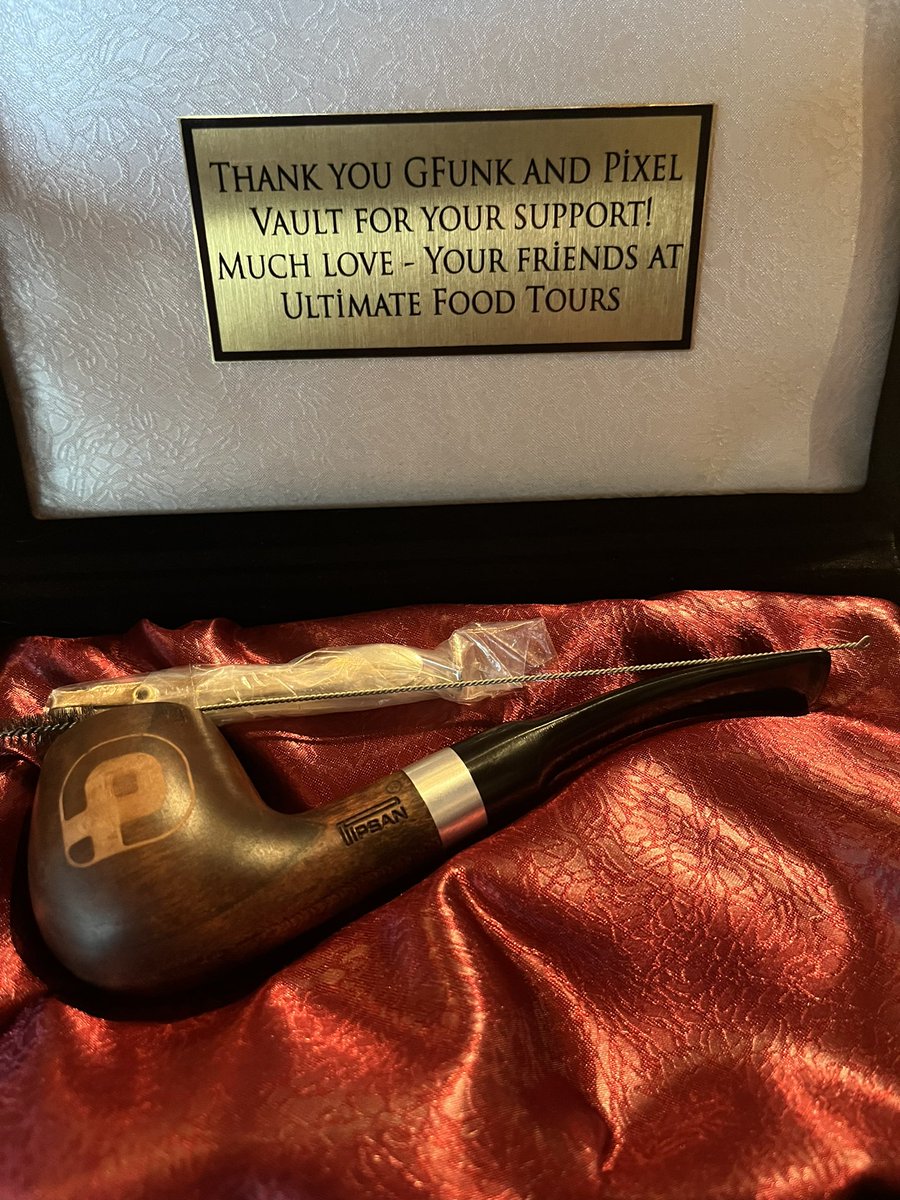 My friend and host of our Chinatown Food Crawl just gifted me the GFunk pipe! Legend!

Thanks to all of you that came out!