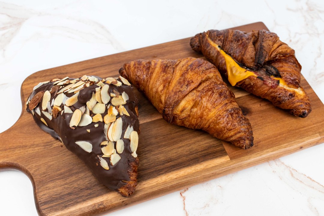 🥐 Did you know we have different varieties of croissants? Try our 🍫 Chocolate Almond, 🥐 Classic or 🧀 Pastrami Cheese Croissant - available at all five BRUG Bakery locations!